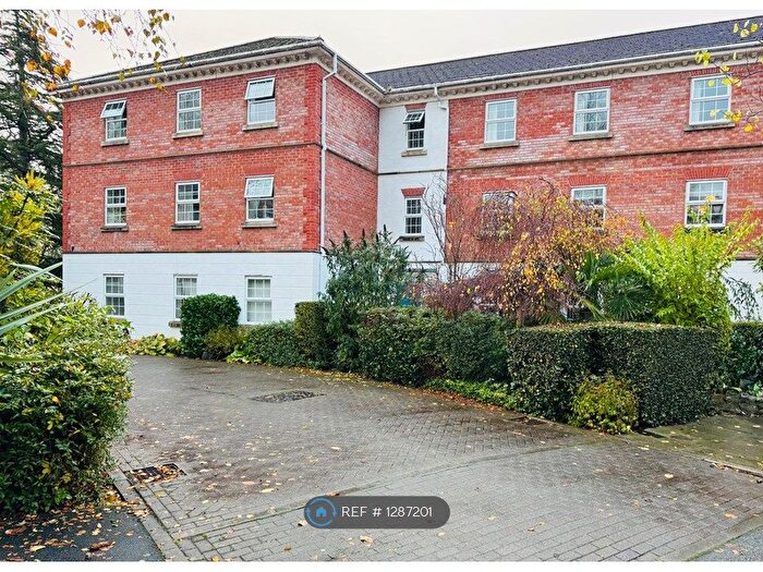 2 Bedroom Flat To Rent In Aston Manor, Southport, PR9