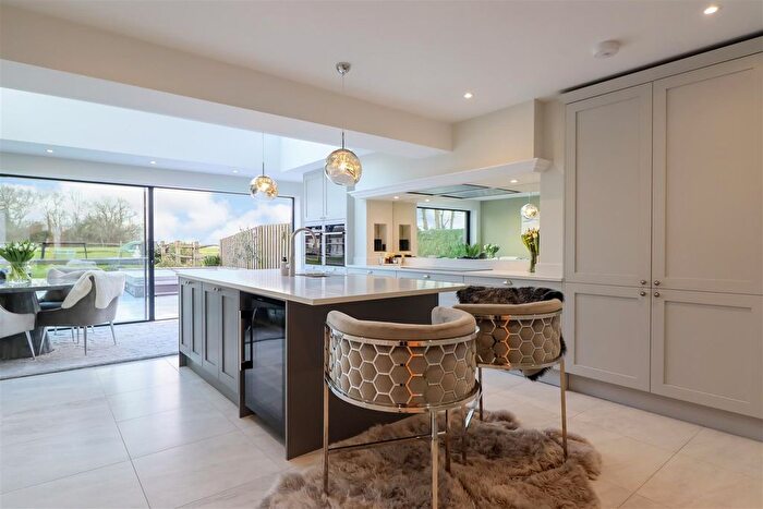 3 Bedroom End Of Terrace House For Sale In Woodlands Edge, Handcross, Haywards Heath, RH17