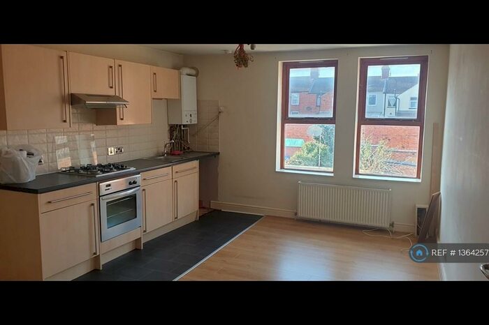 2 Bedroom Flat To Rent In Regent Street, Kettering, NN16