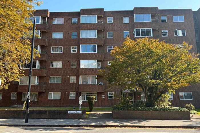 1 Bedroom Flat To Rent In Viceroy Court, Dingwall Road, Croydon, Surrey, CR0