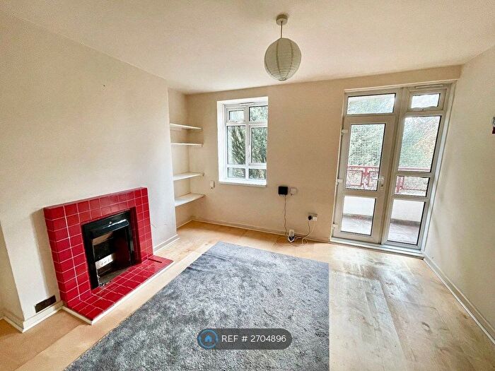 1 Bedroom Flat To Rent In Appleshaw House, London, SE5