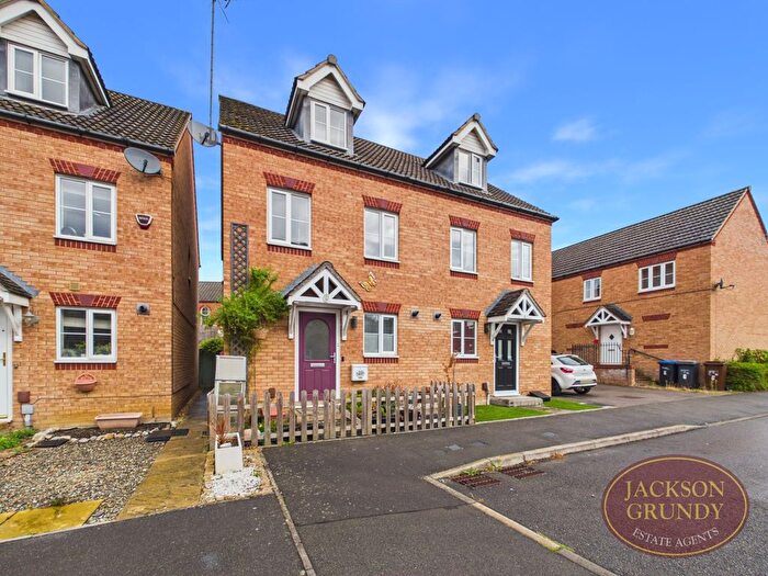 3 Bedroom Semi Detached House For Sale In South Meadow Close, Northampton, NN5