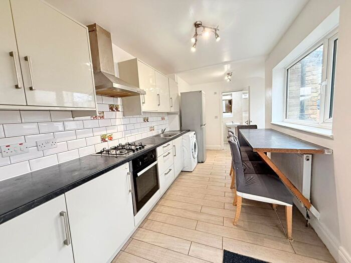 1 Bedroom Semi Detached House To Rent In Romford, RM6