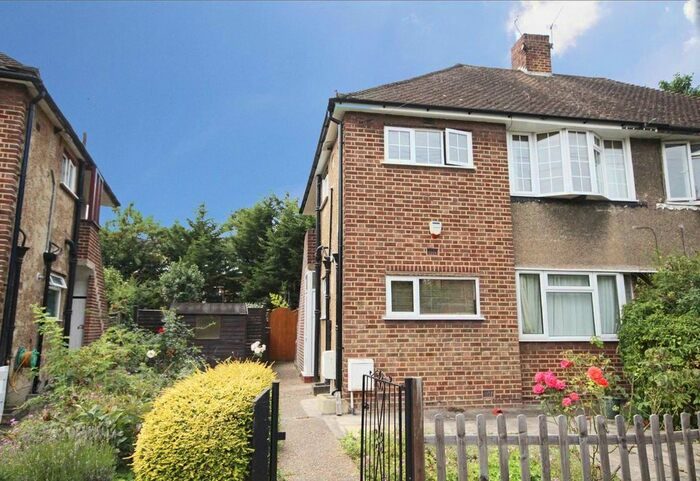 2 Bedroom Flat To Rent In Bramley Close, Whitton, Twickenham, TW2