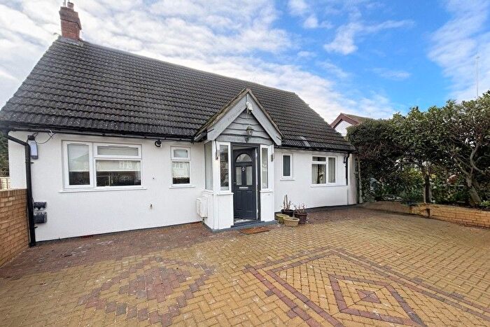 4 Bedroom Detached House To Rent In Woking, Surrey, GU22