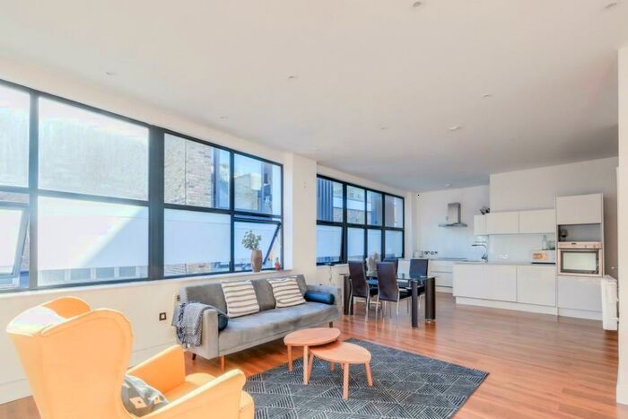 2 Bedroom Apartment To Rent In Swan Yard, London, N1