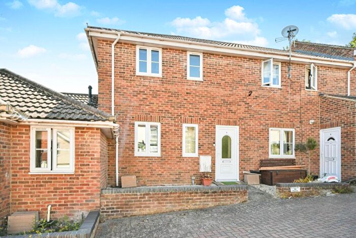 2 Bedroom House To Rent In Town Centre, SN1