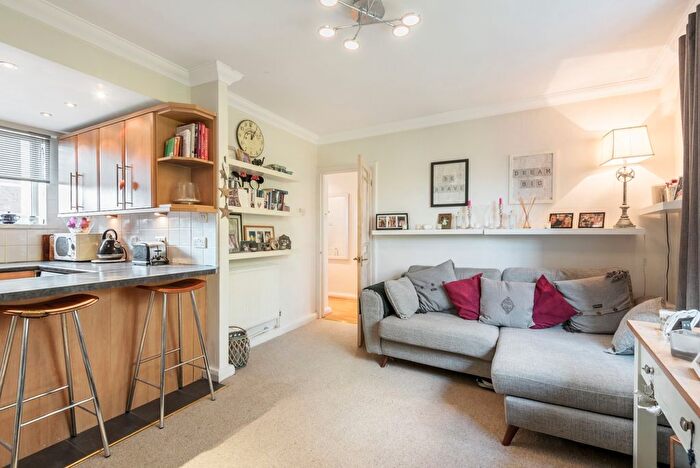 2 Bedroom Flat To Rent In Maltby Street, London, SE1