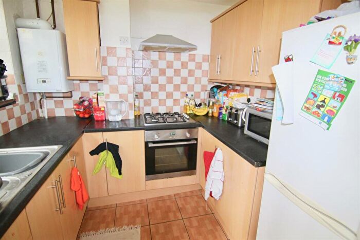 3 Bedroom Semi-Detached House To Rent In Guildford, GU2