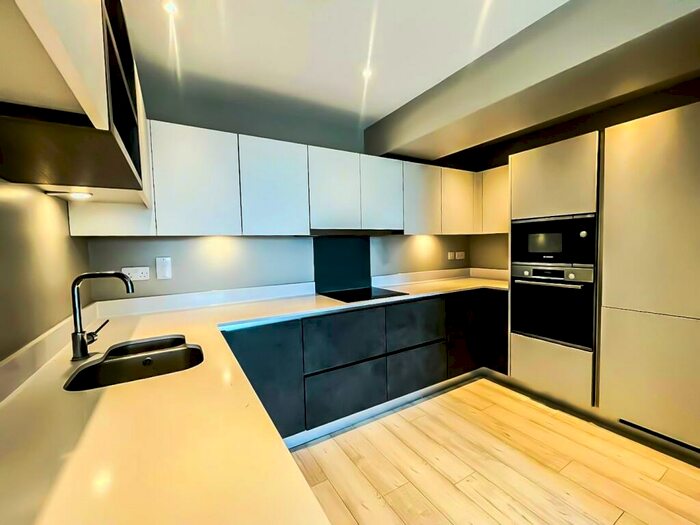 2 Bedroom Apartment To Rent In Victoria Avenue, Southend-On-Sea, SS2