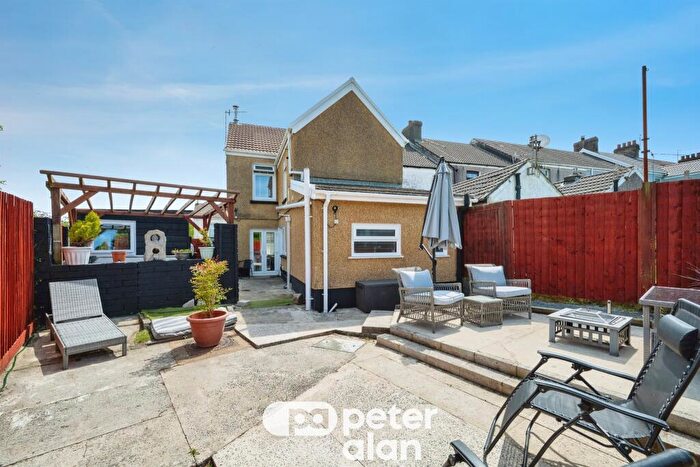 4 Bedroom End Of Terrace House For Sale In Picton Road, Skewen, Neath, SA10