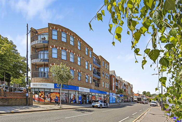 2 Bedroom Flat To Rent In High Road, Woodford Green, IG8