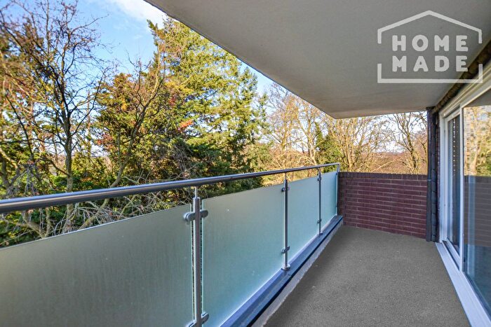 2 Bedroom Flat To Rent In Fairview Court, Linksway, London, NW4