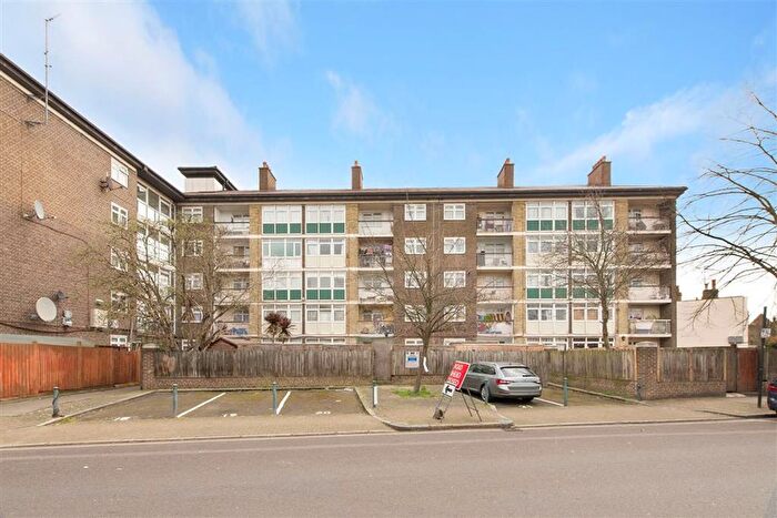 2 Bedroom Flat To Rent In Bonner Road, London, E2