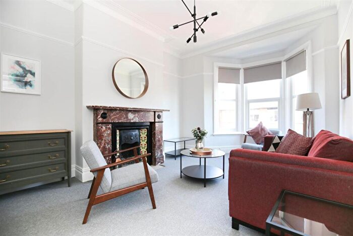 2 Bedroom Flat To Rent In Biddlestone Road, Heaton, Newcastle Upon Tyne, NE6