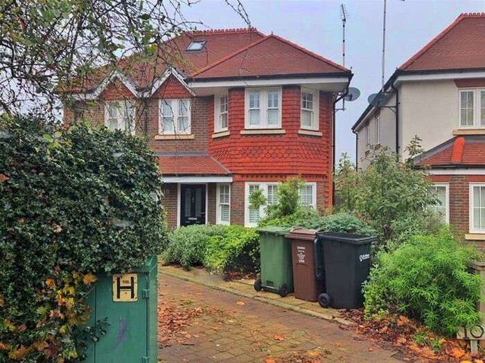 4 Bedroom House To Rent In Jameson Road, Harpenden, AL5