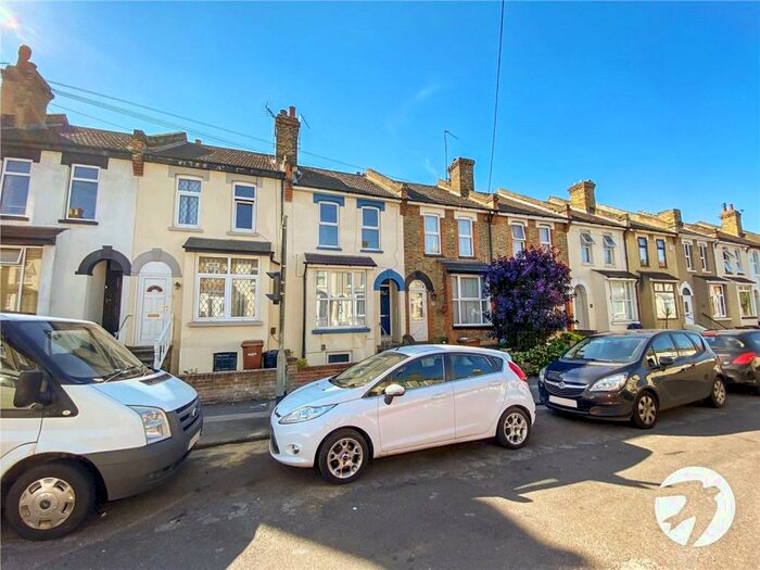 4 Bedroom House To Rent In Gordon Road, Rochester, Kent, ME2