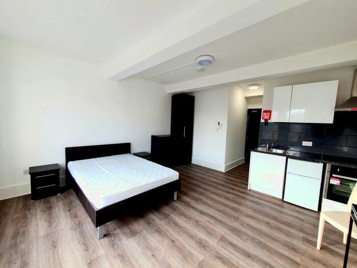 Studio To Rent In Warspite Road, London, SE18