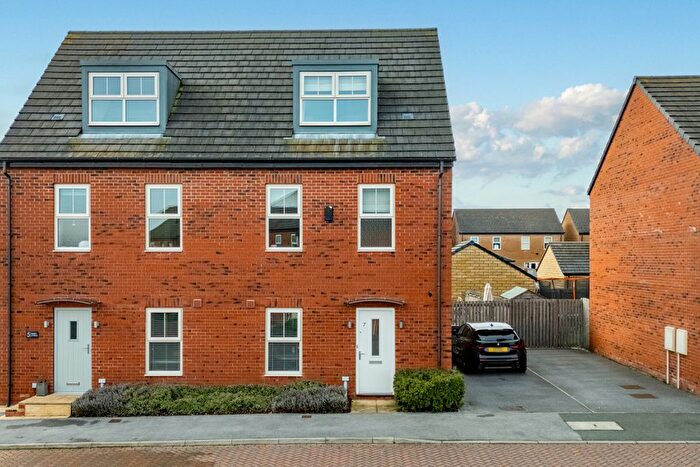 4 Bedroom Semi Detached House For Sale In Bretby Avenue, Ossett, WF5