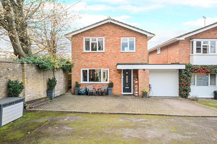 4 Bedroom Detached House For Sale In Stonehouse Road, Liphook, Hampshire, GU30