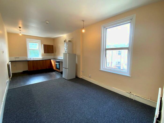 4 Bedroom Maisonette To Rent In Worthing Road, Southsea, PO5