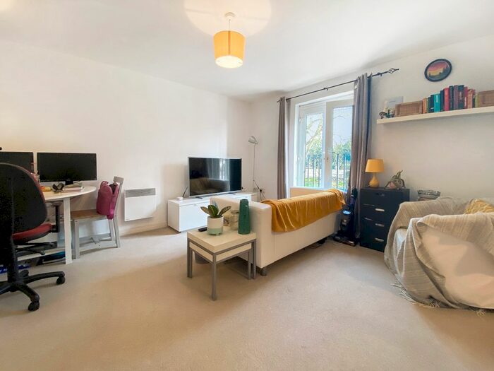 2 Bedroom Flat To Rent In Abbots Mews, Cardigan Road, Leeds, LS4