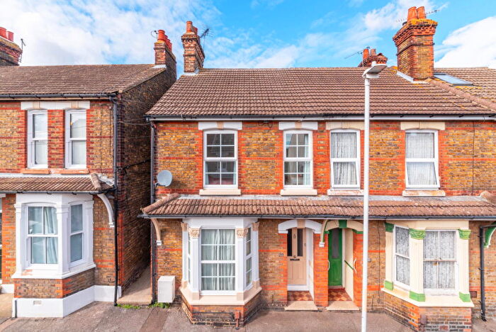 3 Bedroom End Of Terrace House For Sale In Victoria Road, Sittingbourne, ME10