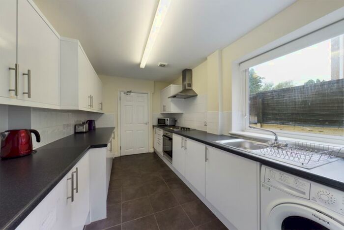 5 Bedroom House To Rent In Moore Street, Northampton, NN2