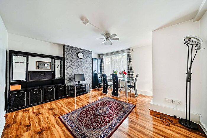 4 Bedroom Flat To Rent In Weir Road, Balham, London, SW12