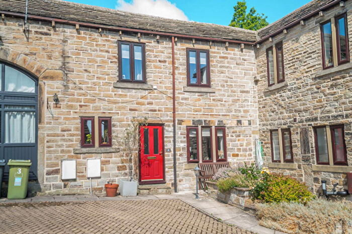 2 Bedroom Cottage For Sale In Kings Court, King Street, Skelmanthorpe, HD8