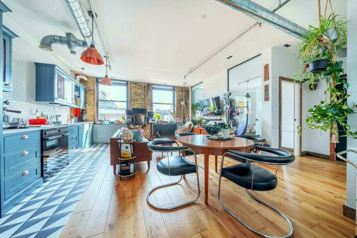 2 Bedroom Flat To Rent In Gordon Road, Nunhead, London, SE15