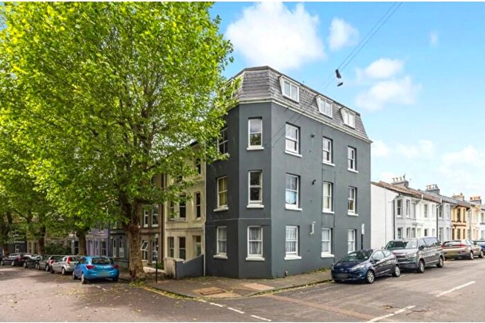 2 Bedroom Flat To Rent In Winchester House, Clyde Road, Brighton, BN1