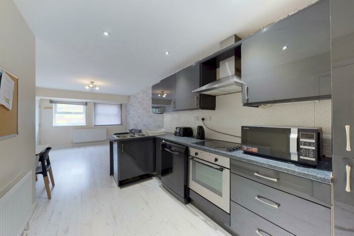 2 Bedroom Flat To Rent In Towcester Road, Far Cotton, Northampton, NN4