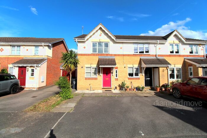 2 Bedroom End Of Terrace House To Rent In Molyns Mews, Slough, SL1