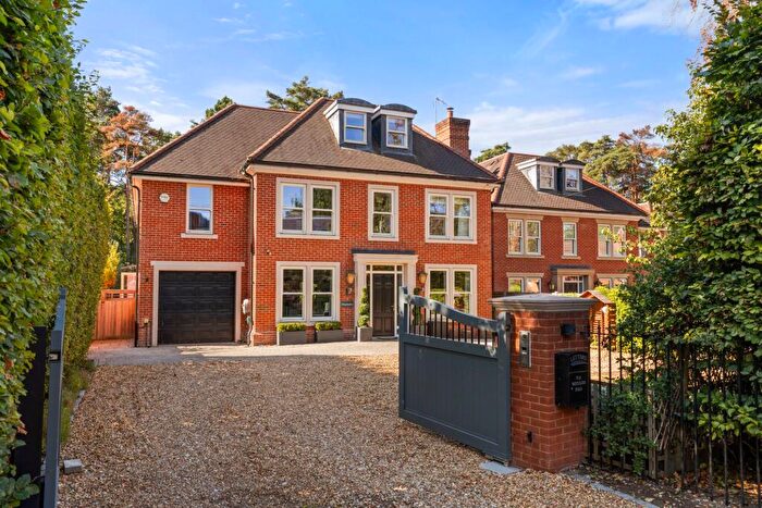 6 Bedroom Detached House For Sale In Waterloo Road, Crowthorne, RG45
