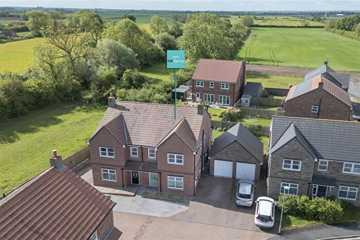 4 Bedroom Semi Detached House For Sale In Williamsfield Road, Hutton Cranswick, YO25