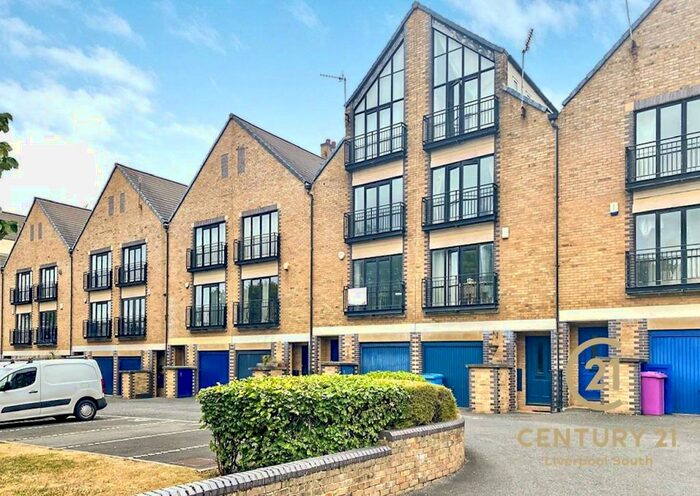 3 Bedroom Town House To Rent In South Ferry Quay, L3