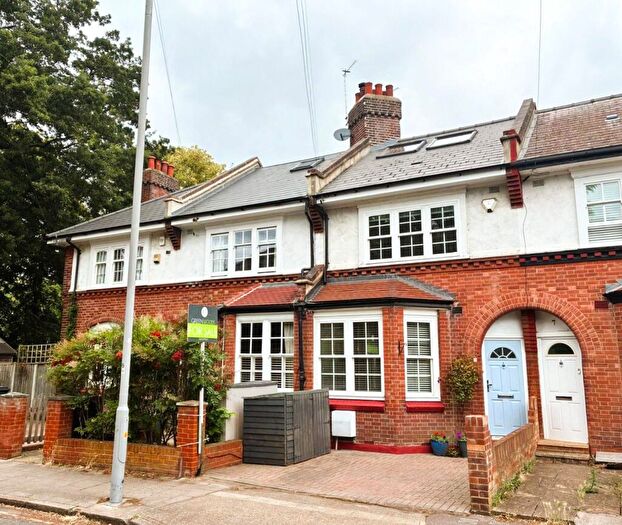 3 Bedroom Property For Sale In Lower Kings Road, Kingston Upon Thames, Greater London, KT2
