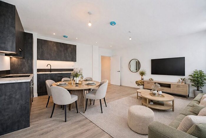 2 Bedroom Flat For Sale In The Grove, Slough, SL1