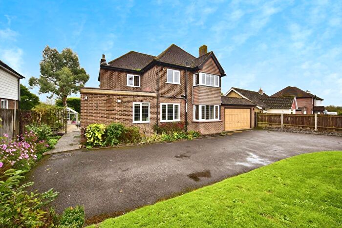 4 Bedroom Detached House For Sale In Rochester Road, Aylesford, Kent, ME20