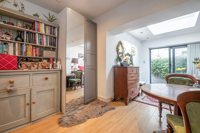 1 Bedroom Flat To Rent In Kew Road, Kew, Richmond, TW9