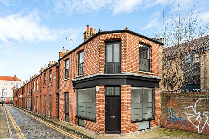 2 Bedroom End Terrace House For Sale In Padbury Court, London, E2