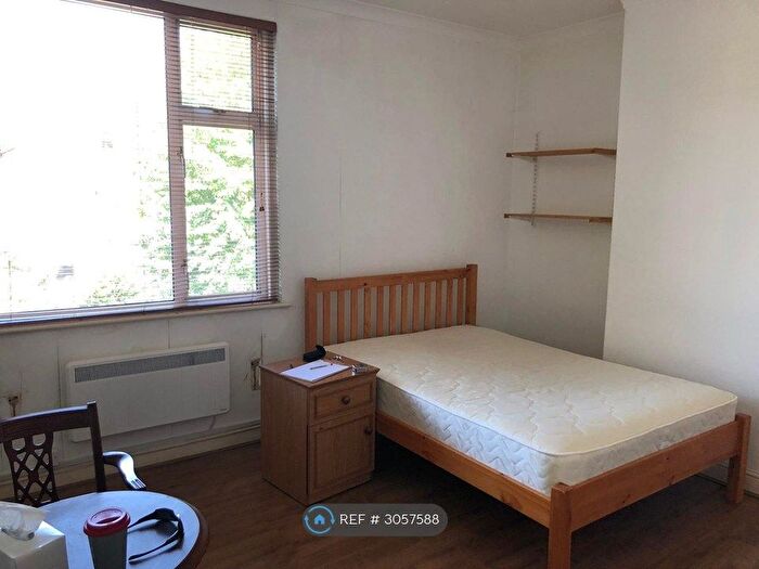 Studio To Rent In Windsor Road, London, W5