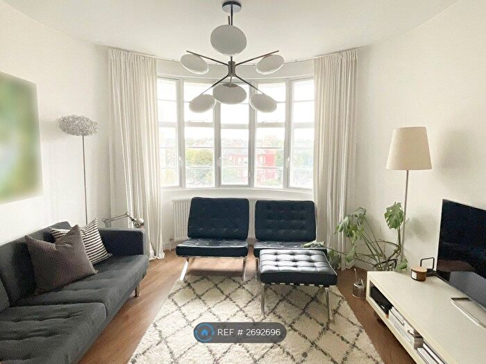 3 Bedroom Flat To Rent In Park Avenue, London, NW2