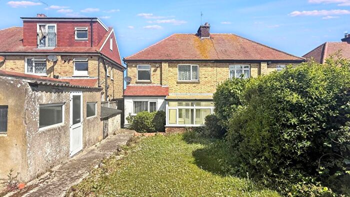 3 Bedroom Semi-Detached House For Sale In College Road, Margate, CT9 - Photo 2