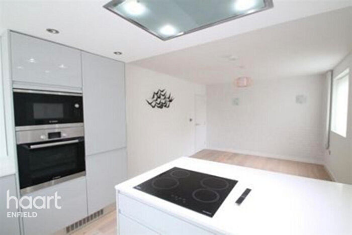3 Bedroom Apartment To Rent In Chase Road, London, N14