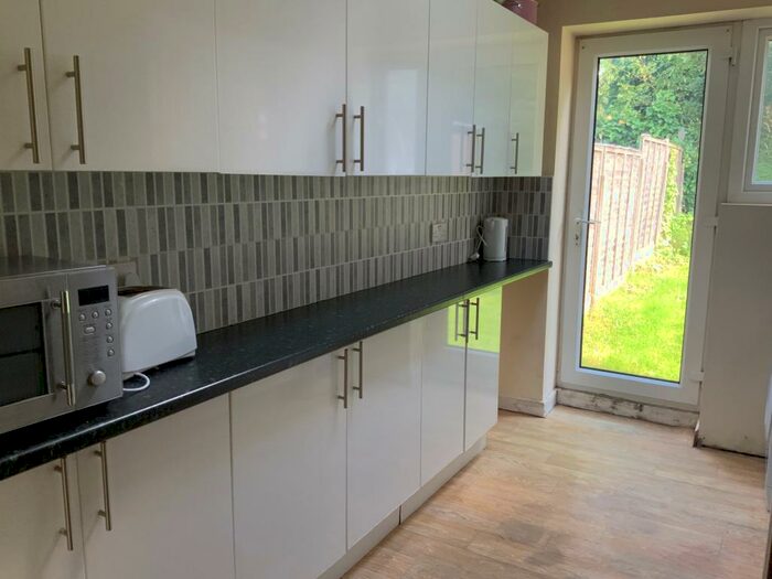 5 Bedroom Semi-Detached House To Rent In Clifton Avenue, Manchester, M14