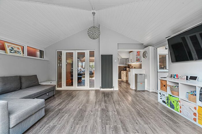 3 Bedroom End Of Terrace House For Sale In Lucas Avenue, Chelmsford, Essex, CM2