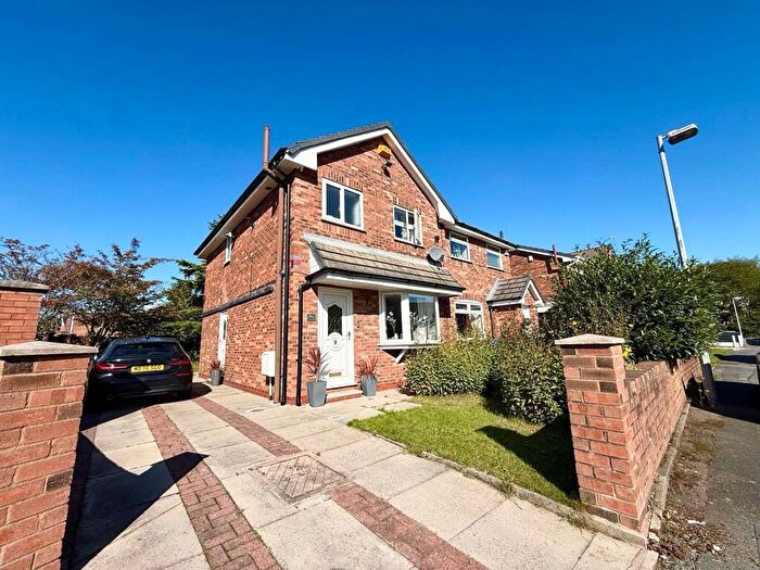 3 Bedroom Semi-Detached House For Sale In Peaknaze Close, Swinton, M27