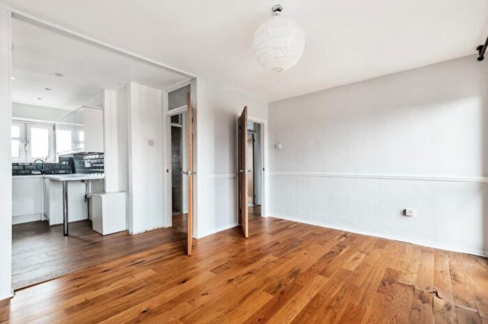 2 Bedroom Flat To Rent In Brook Lane Blackheath, SE3